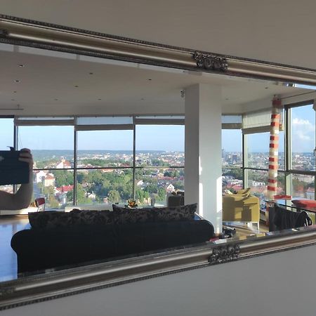 Luxury Apartment In Skyscraper Vilnius Exterior photo